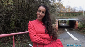 Tattoed mature lady receives cash in exchange for pussy