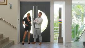 Inked bimbo closes the deal with her oozing pussy