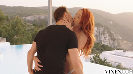 Redheaded model decides to fuck her photographer